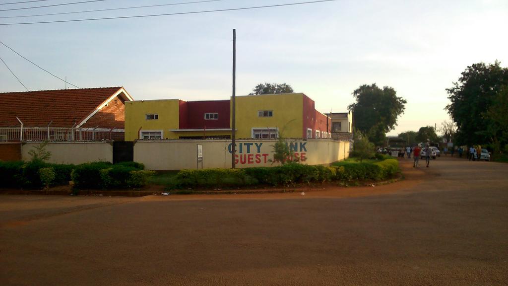 Citylink Hotell Jinja Exteriör bild