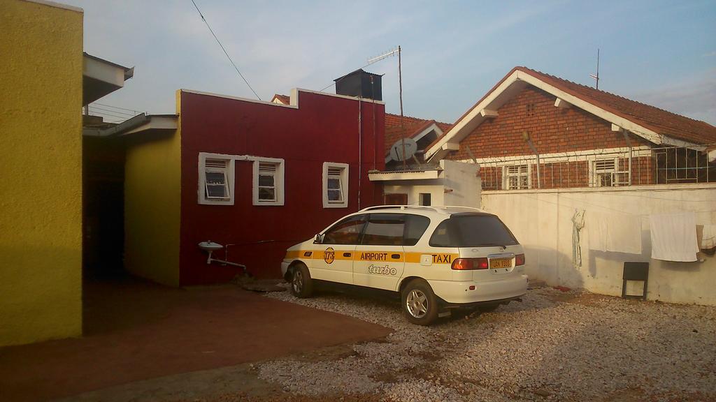 Citylink Hotell Jinja Exteriör bild